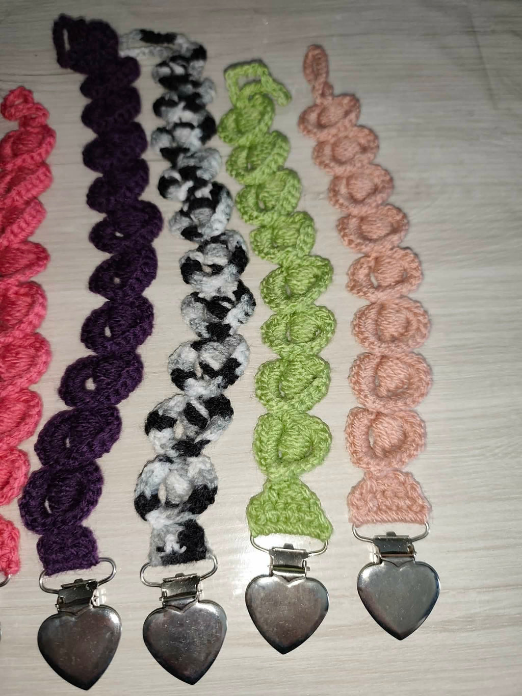 💗 Attache tétine forme sphère au crochet