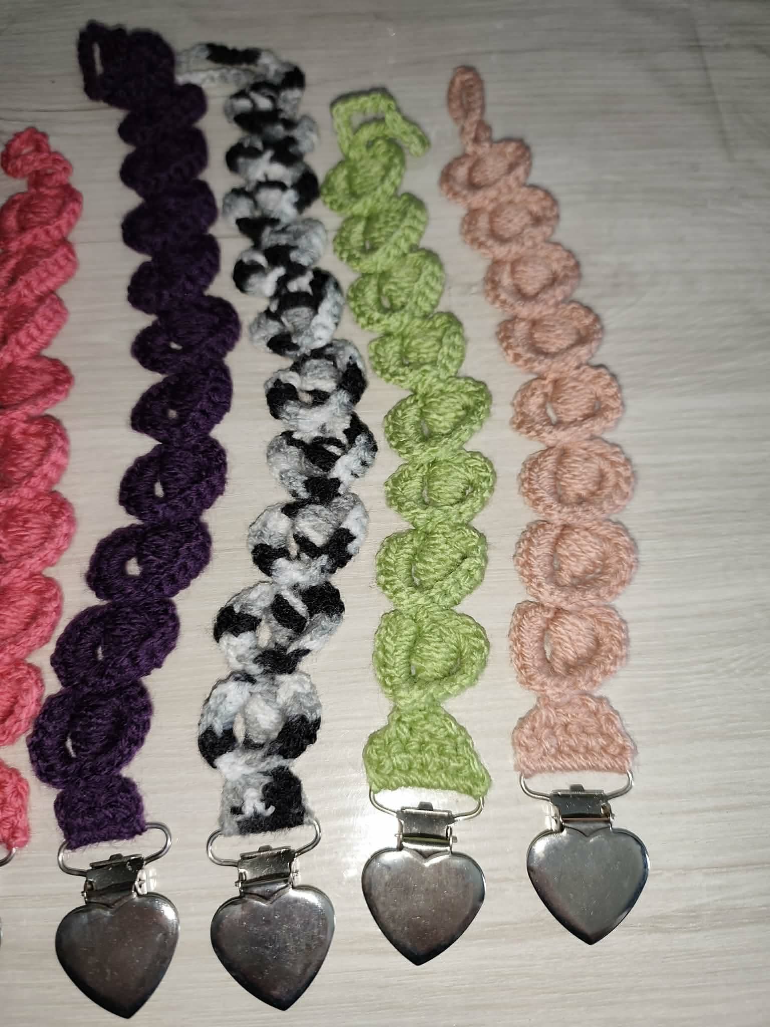 💗 Attache tétine forme sphère au crochet