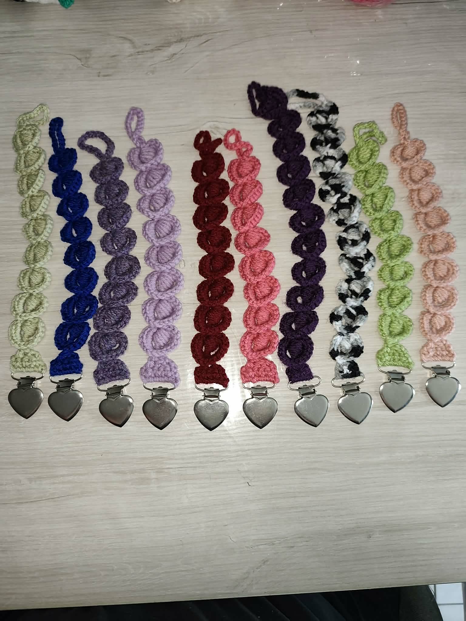 💗 Attache tétine forme sphère au crochet