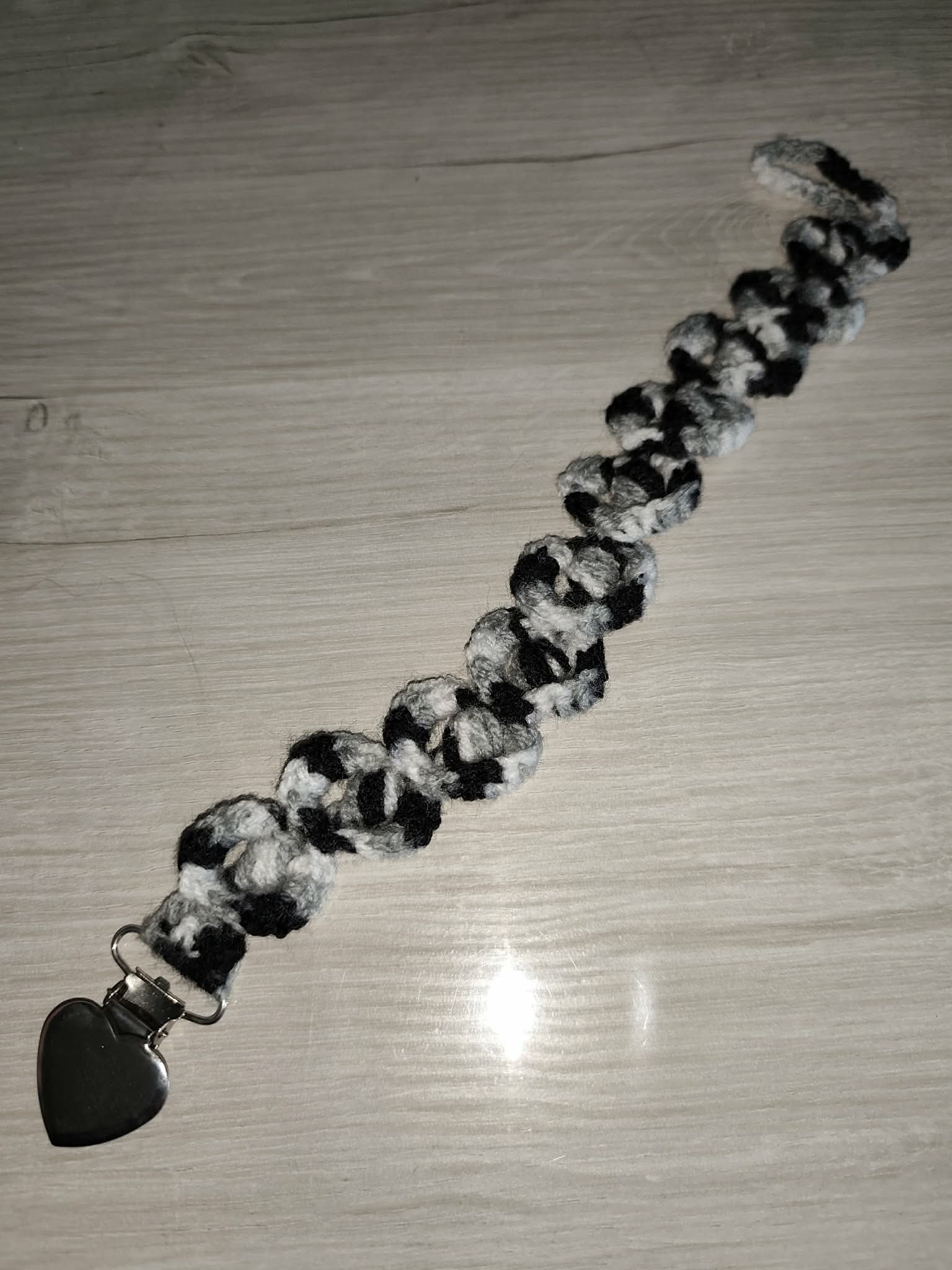 💗 Attache tétine forme sphère au crochet