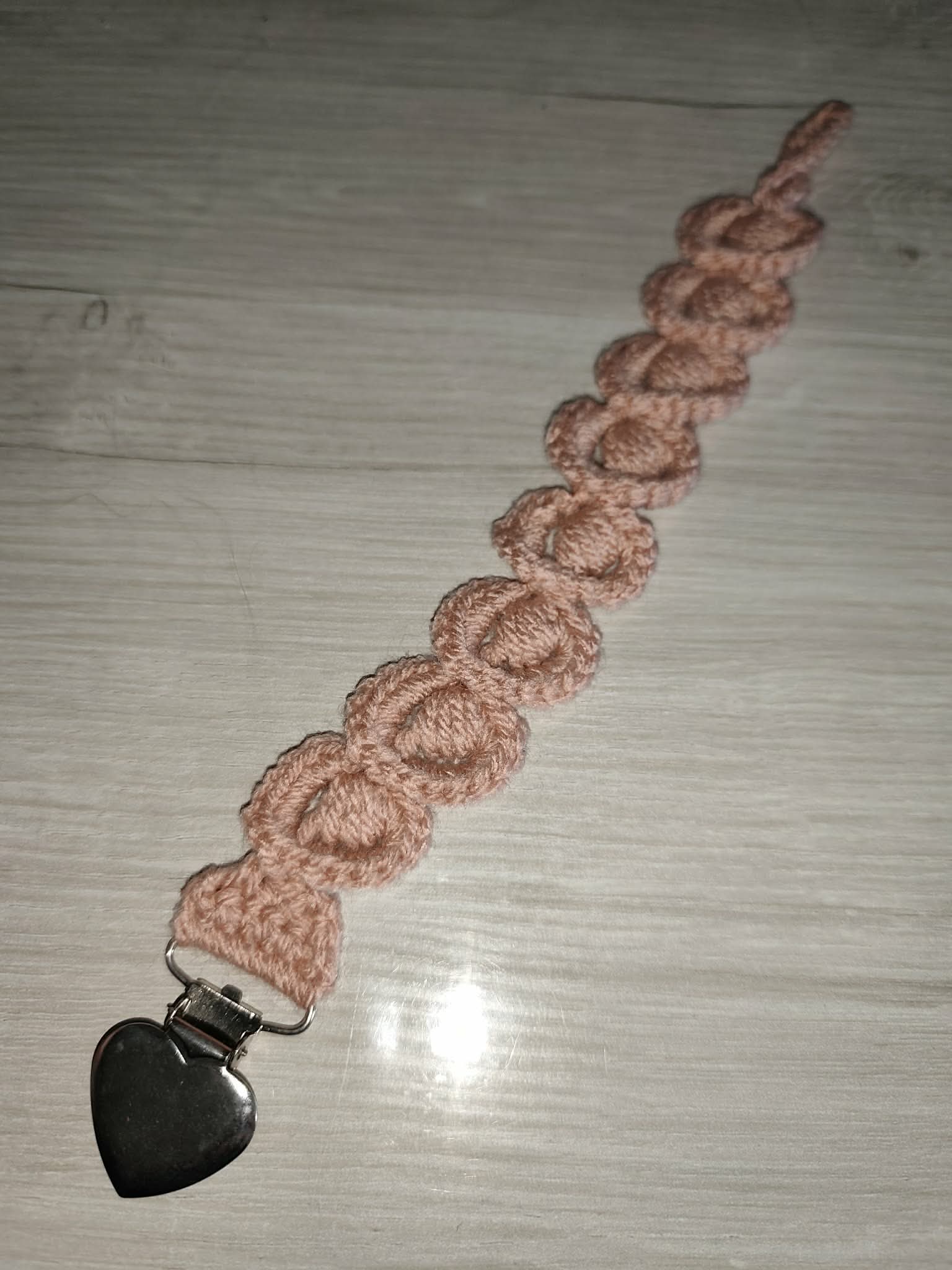 💗 Attache tétine forme sphère au crochet