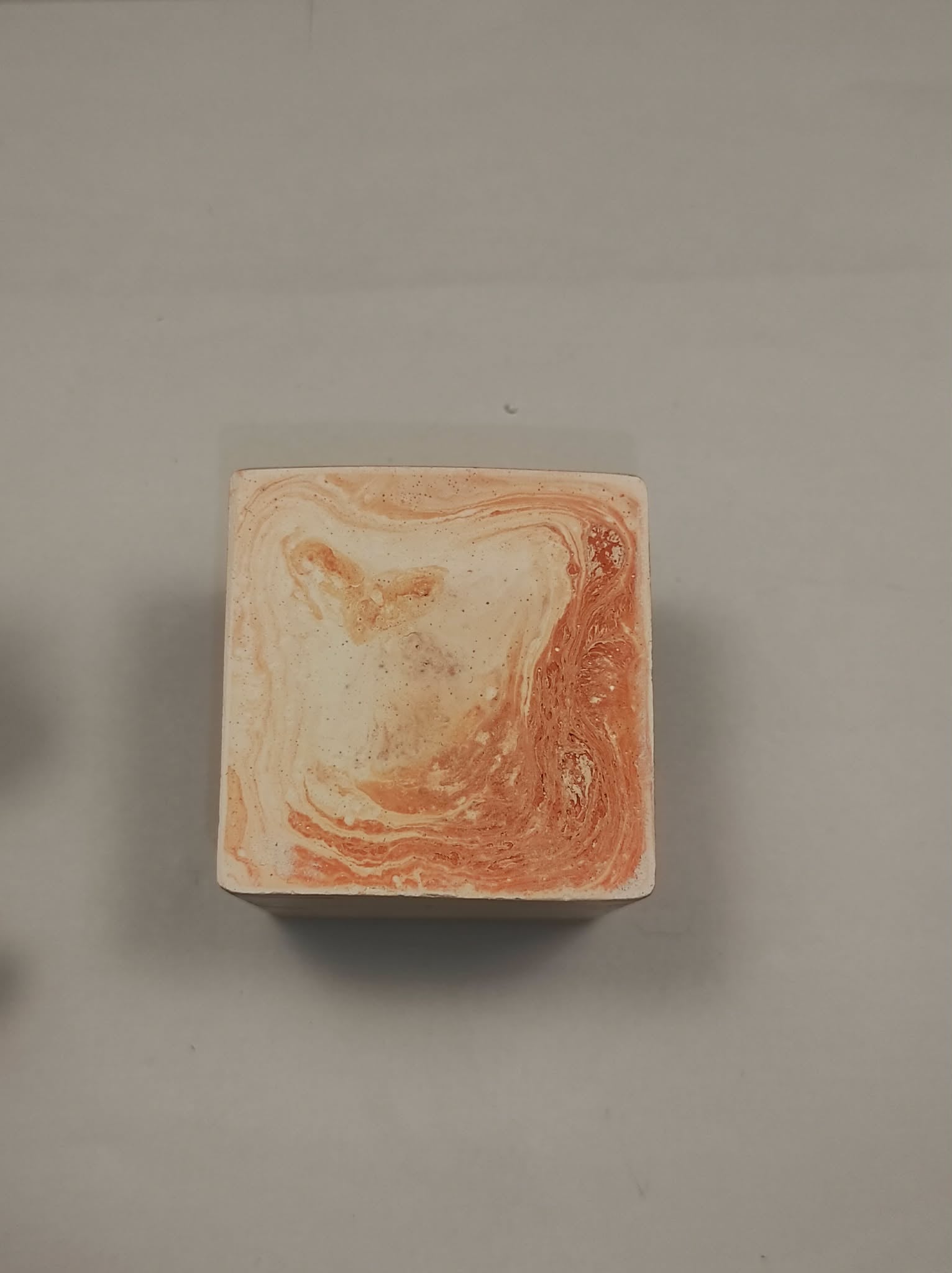pot jesmonite carré orange