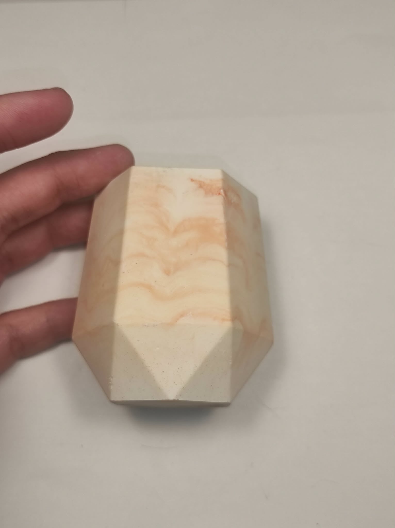 pot à crayon en jesmonite orangé
