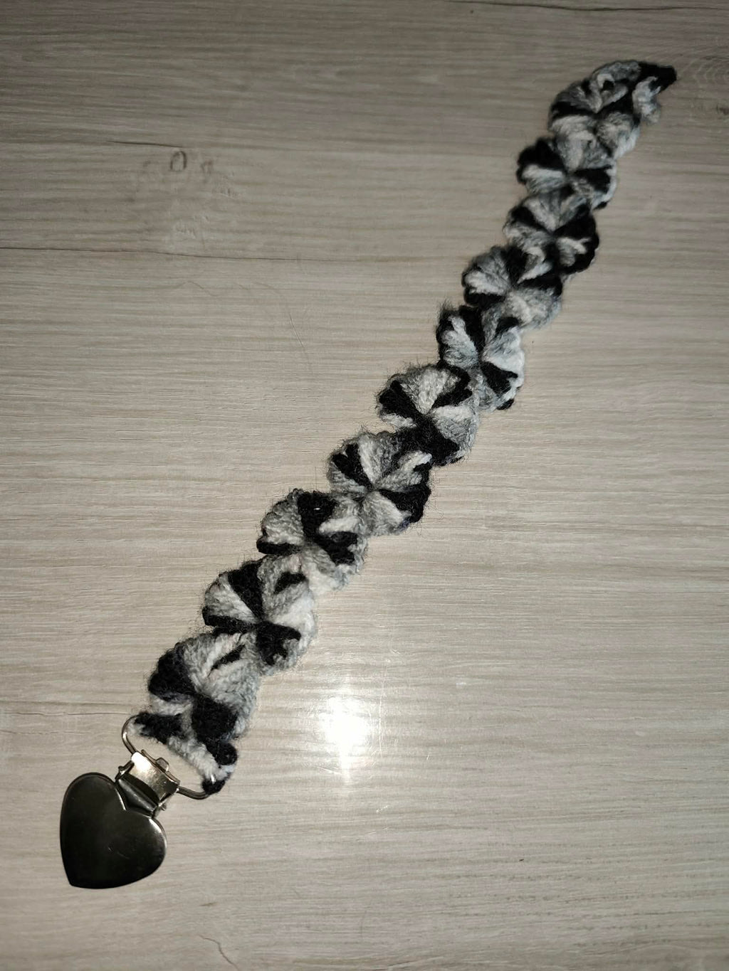 Attache tétine coeur