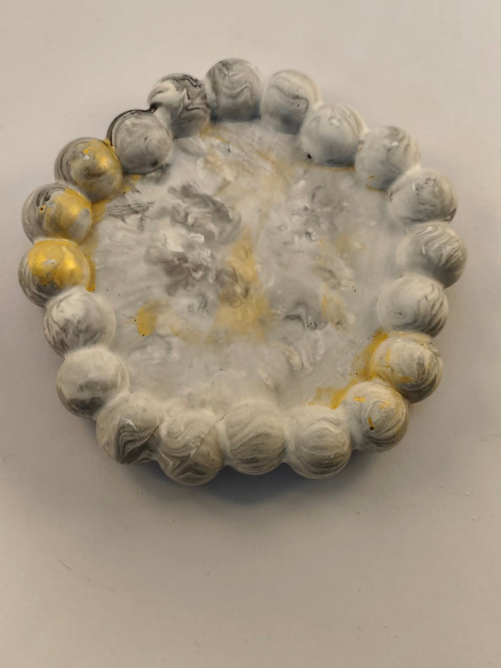 vide poche jesmonite gris et chrome doré