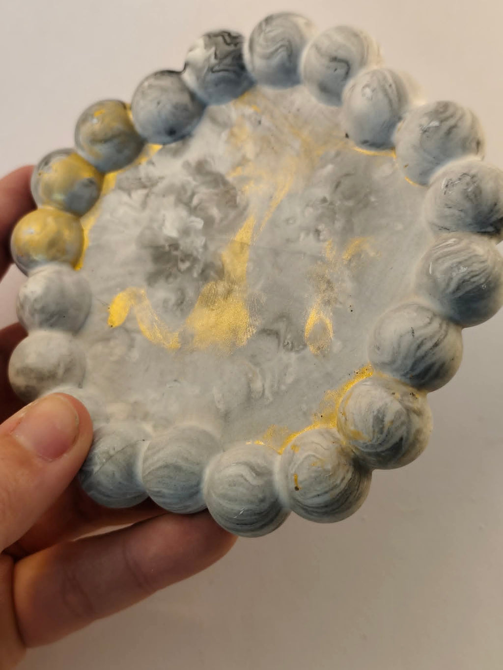 vide poche jesmonite gris et chrome doré