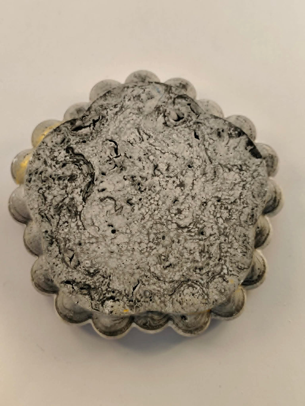 vide poche jesmonite gris et chrome doré